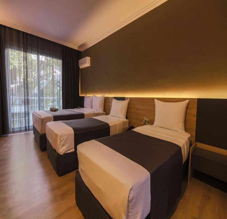 Grand Faik Hotel Çeşme Exteriör bild
