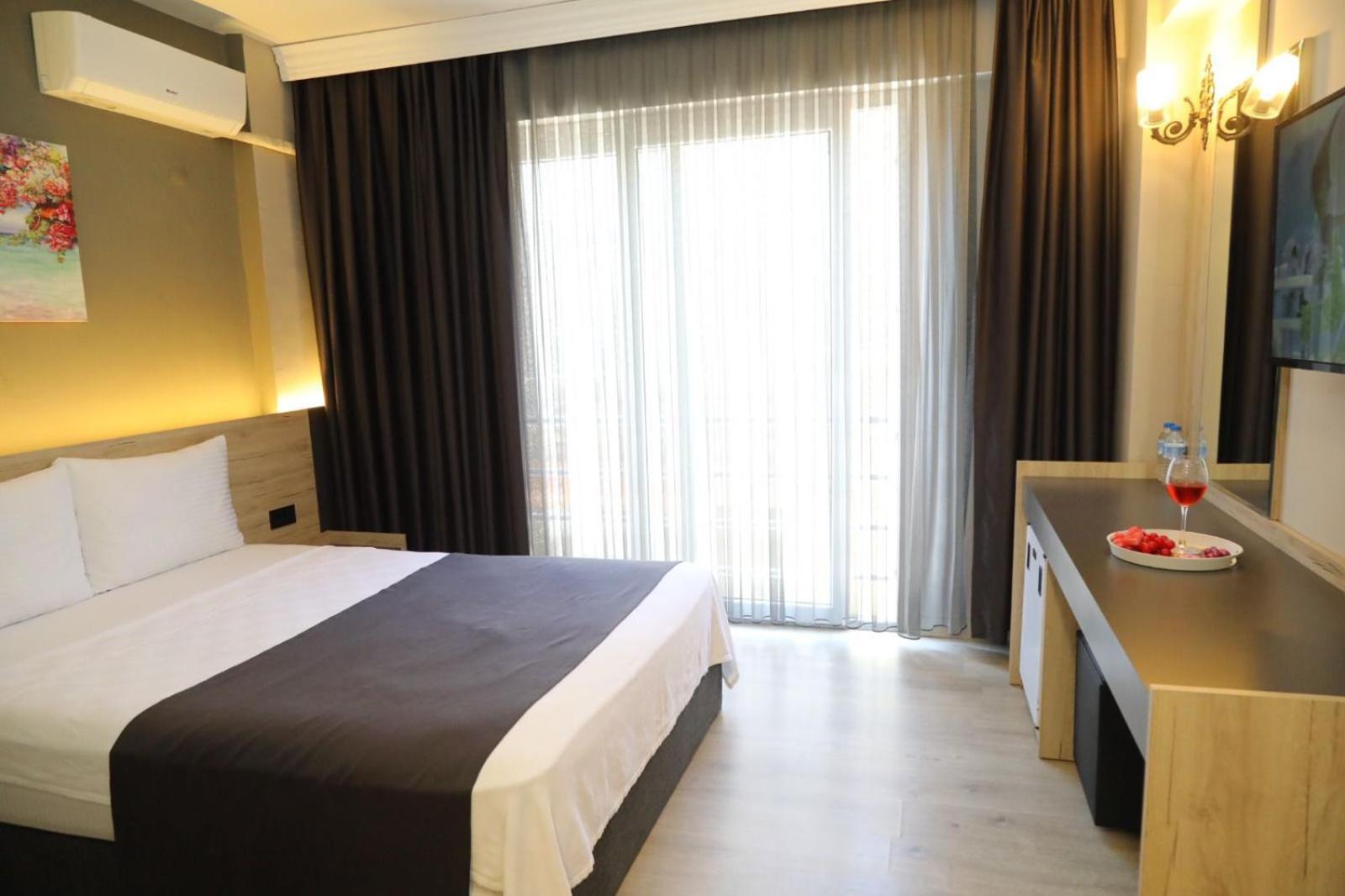 Grand Faik Hotel Çeşme Exteriör bild