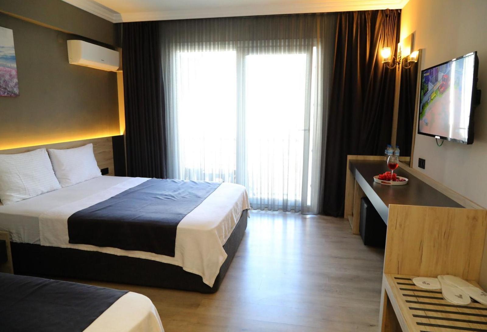 Grand Faik Hotel Çeşme Exteriör bild