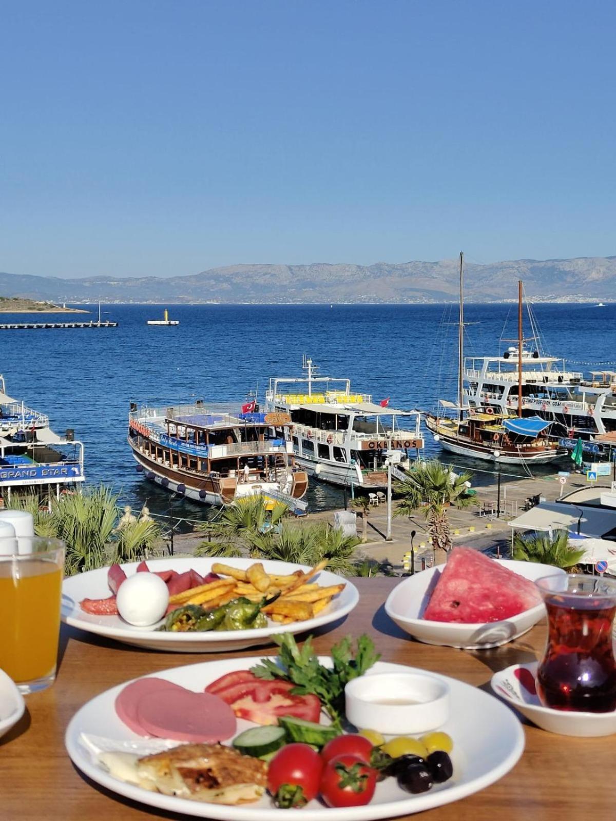 Grand Faik Hotel Çeşme Exteriör bild